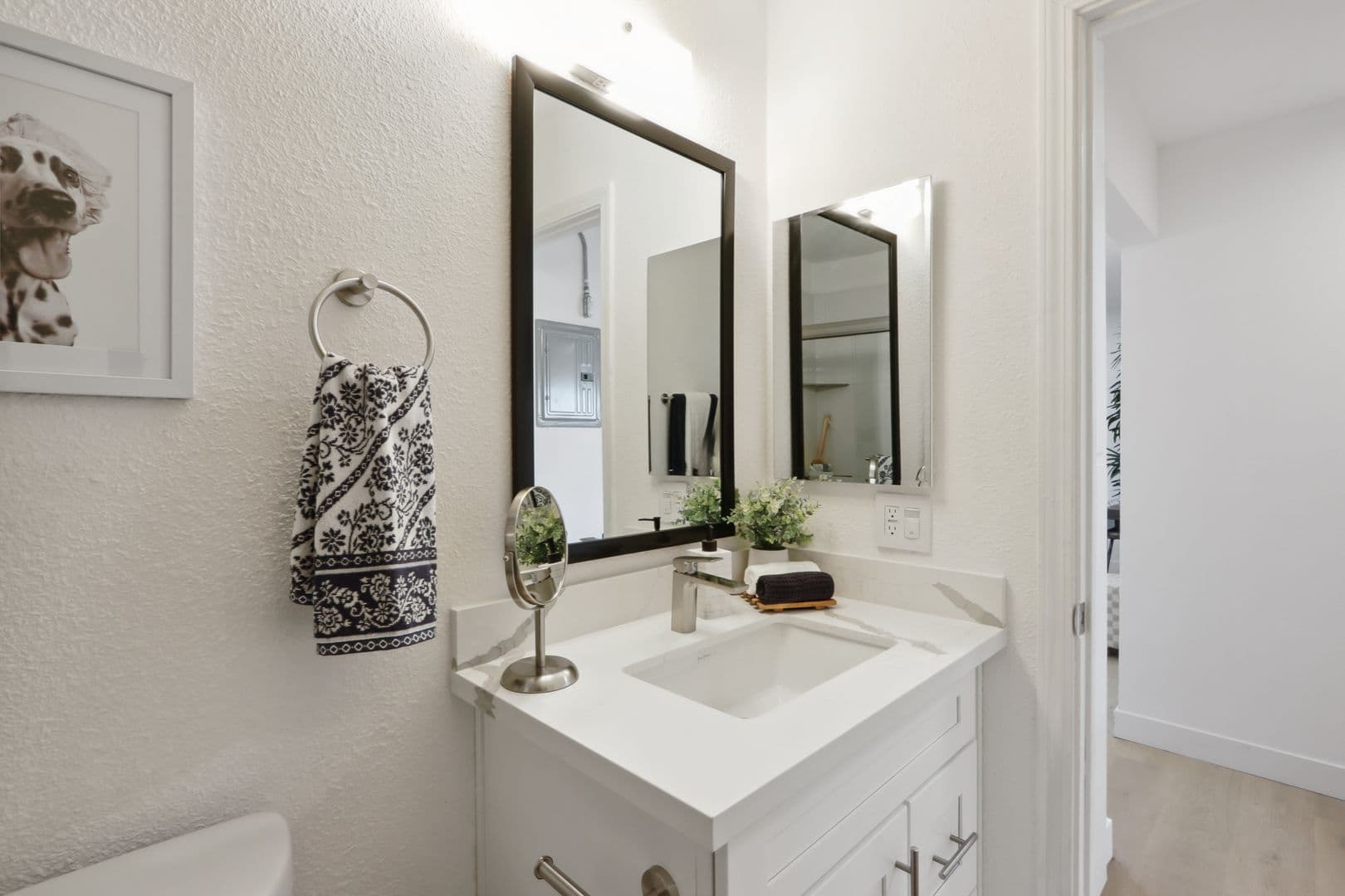 Davis Apartment: 505 - 525  I Street
