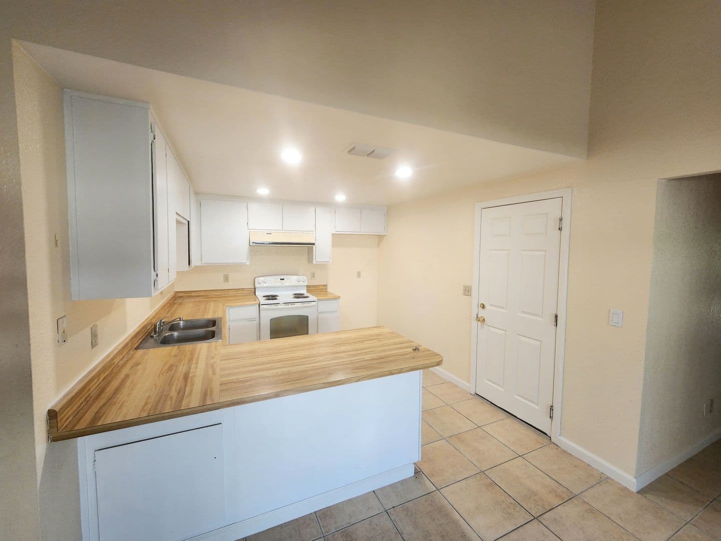 Sacramento Apartment: 4921-4923 Saddlerock Way
