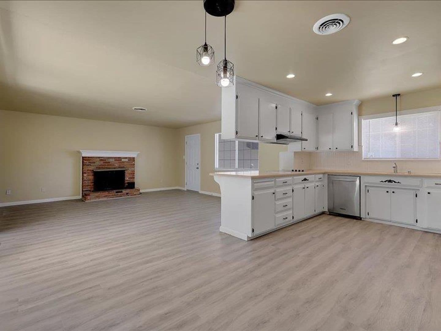 Carmichael House: 5274 Heritage Drive