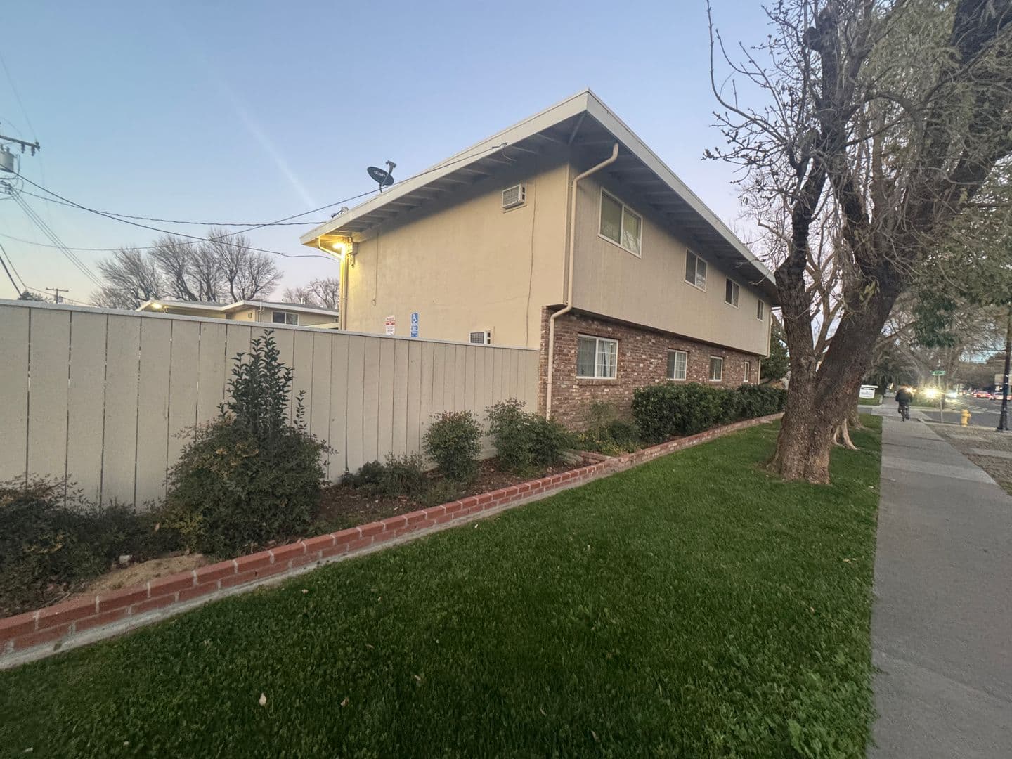 Davis Apartment: 505 - 525  I Street