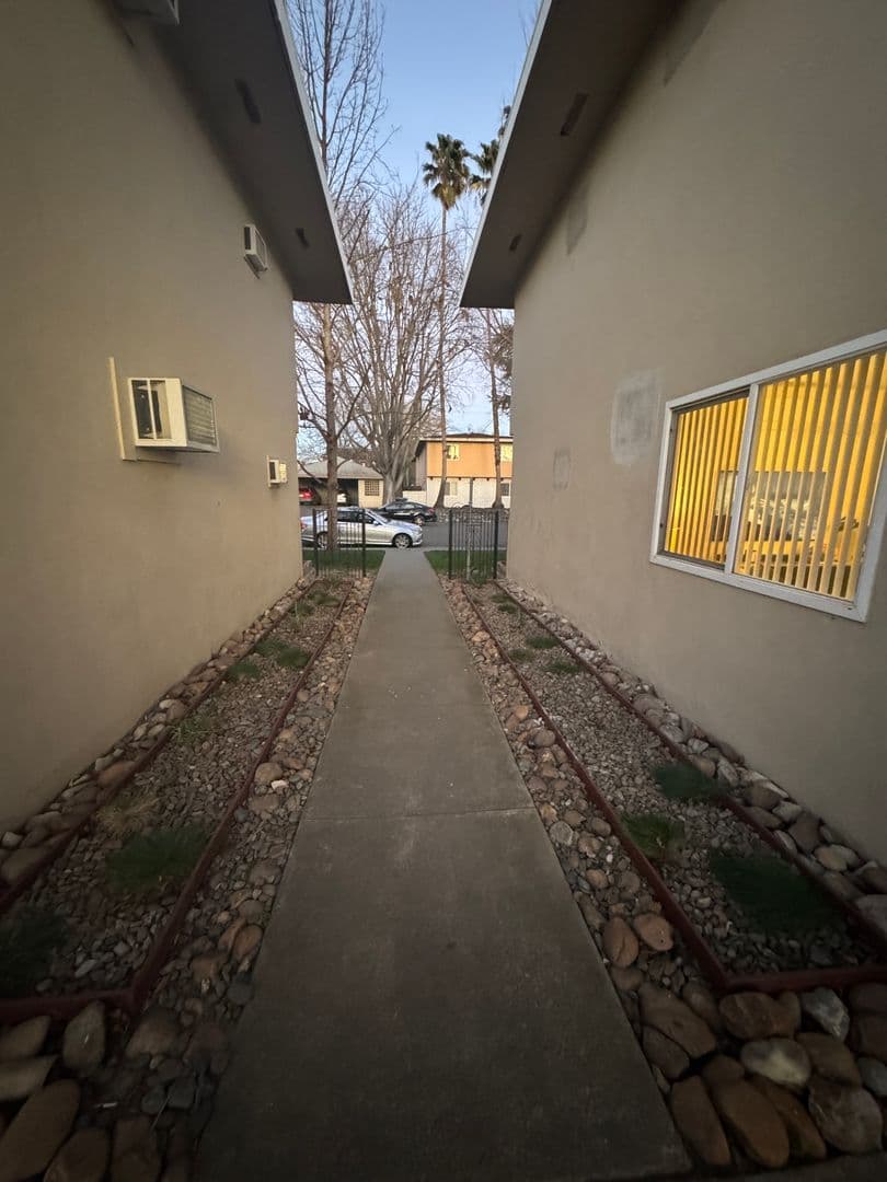 Davis Apartment: 505 - 525  I Street