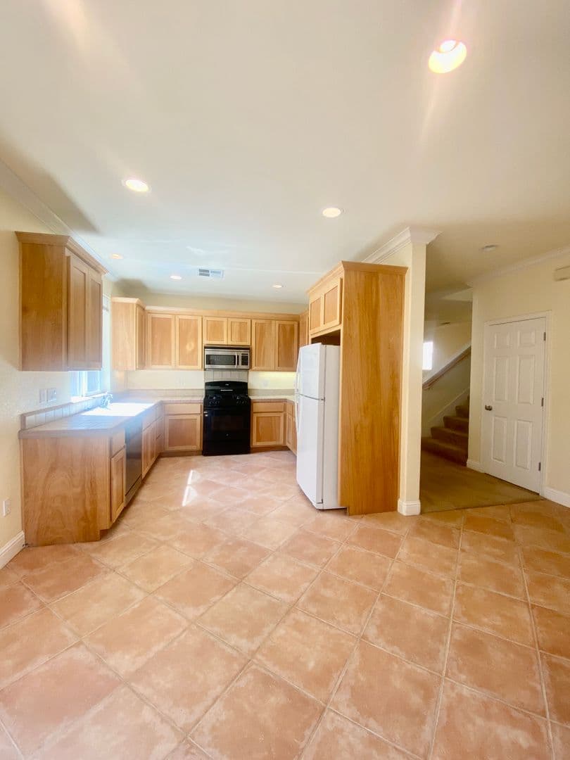 Davis House: 2319 Glacier Pl #B