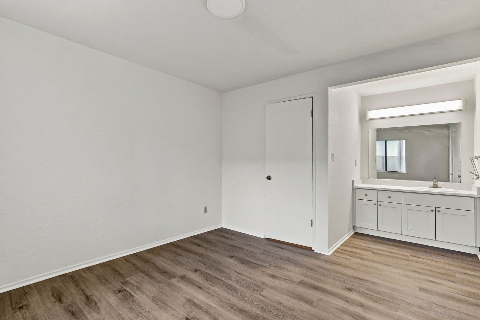 Davis Apartment: 2255 Sycamore Lane