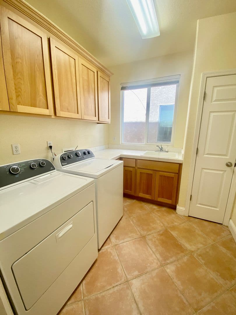 Davis House: 2319 Glacier Pl #B