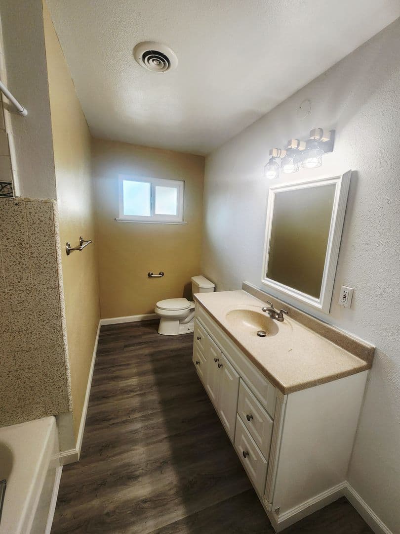 Carmichael House: 5274 Heritage Drive