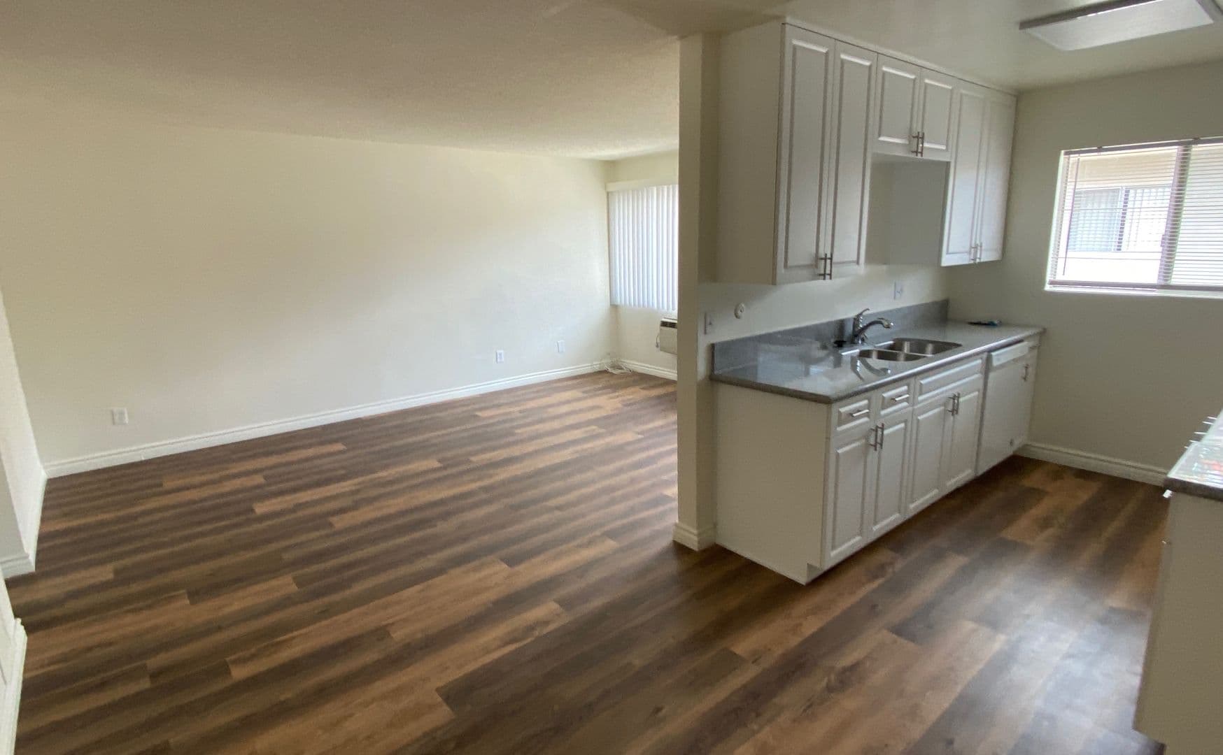 Montrose Apartment: 2665 Honolulu Ave