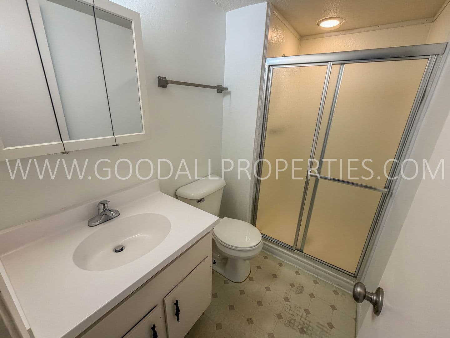 Clive Condo: 9523 University Ave Apt 6
