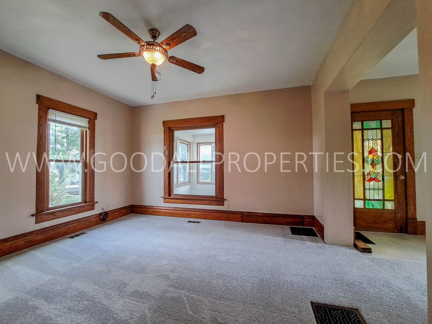 De Soto House: 201 Locust Street