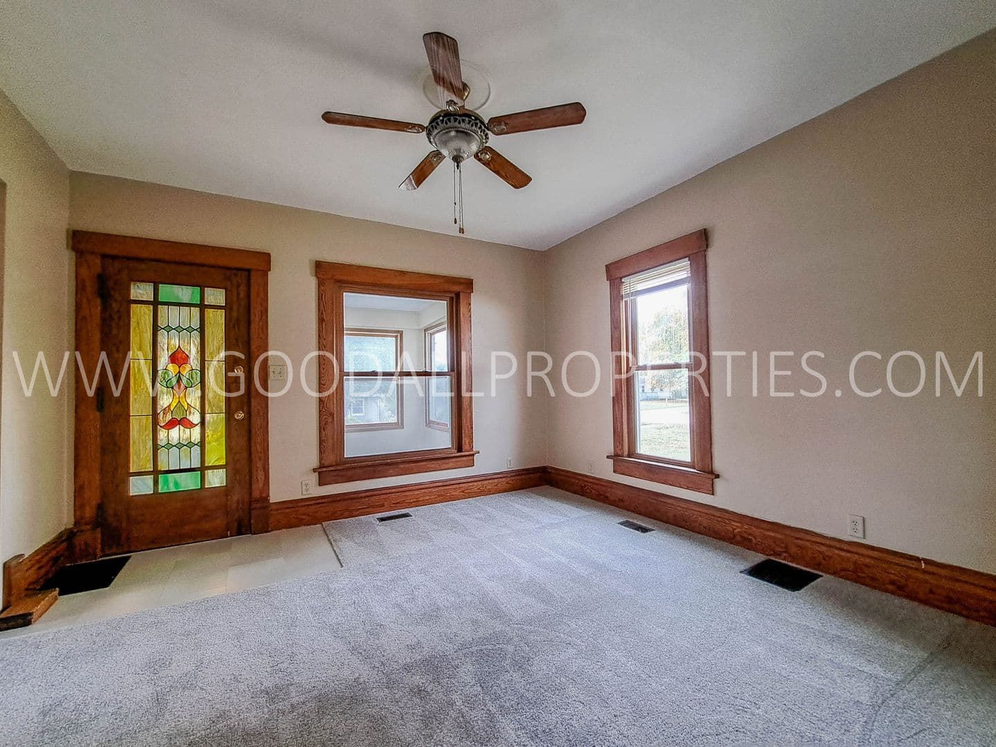 De Soto House: 201 Locust Street