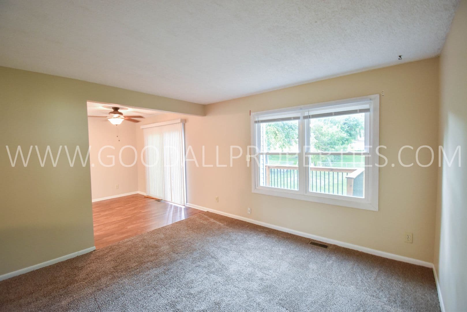 Urbandale House: 9312 Monroe Court