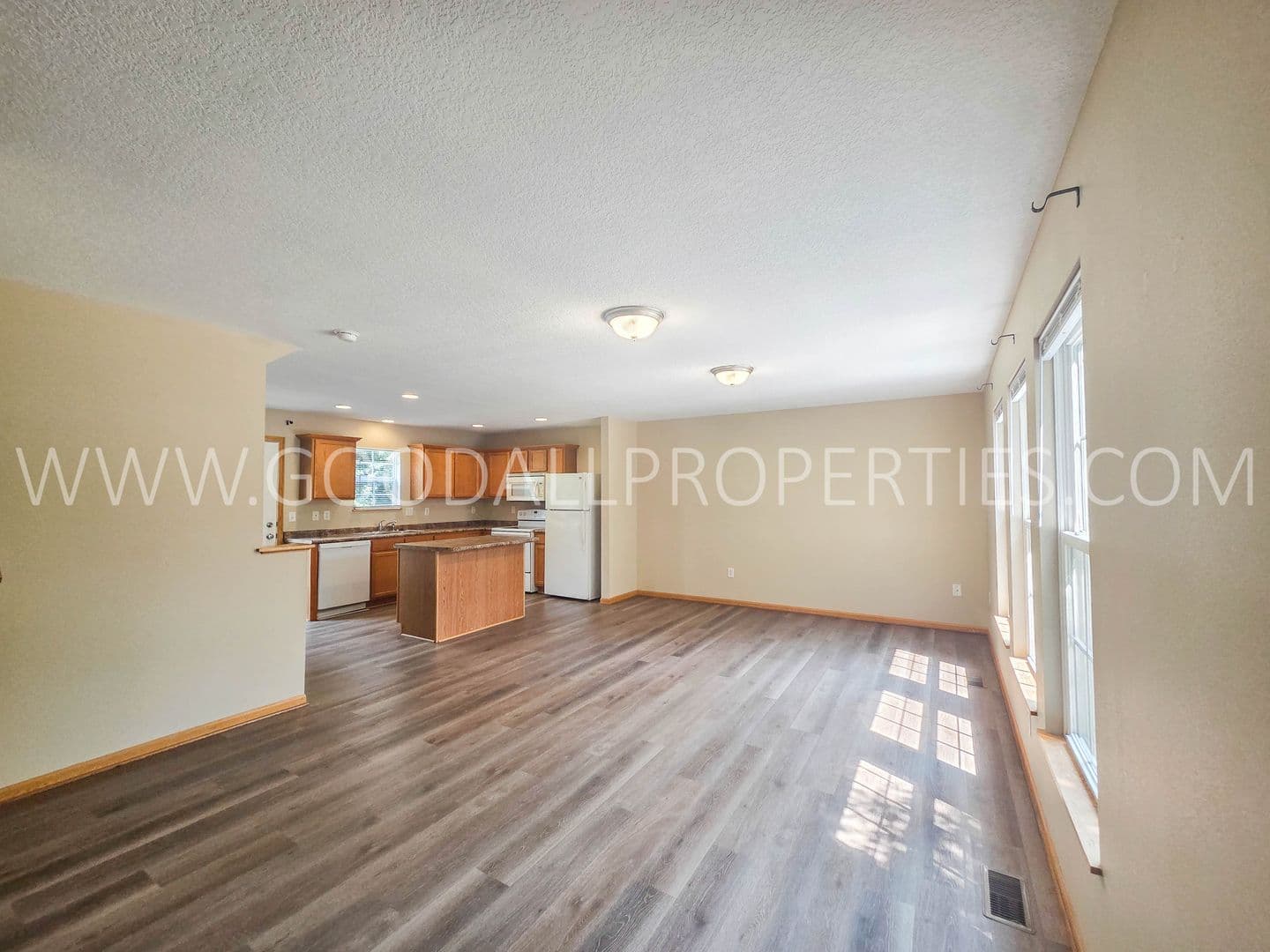Urbandale Townhome: 15305 Townsend Avenue