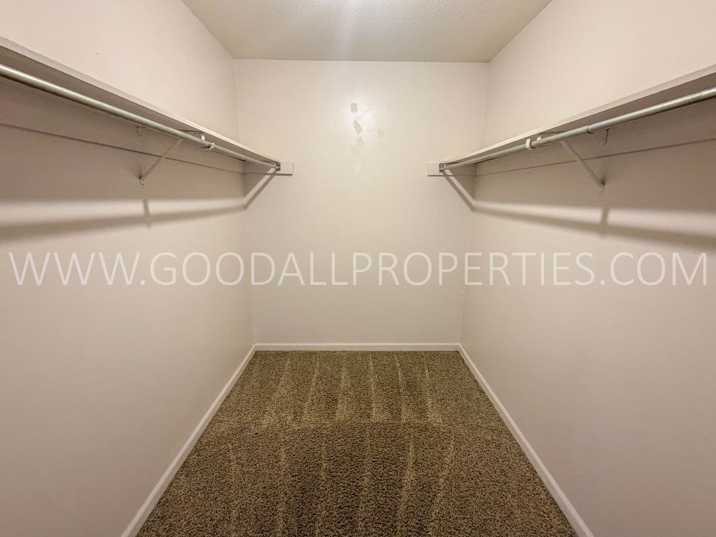 Clive Condo: 9523 University Ave #6