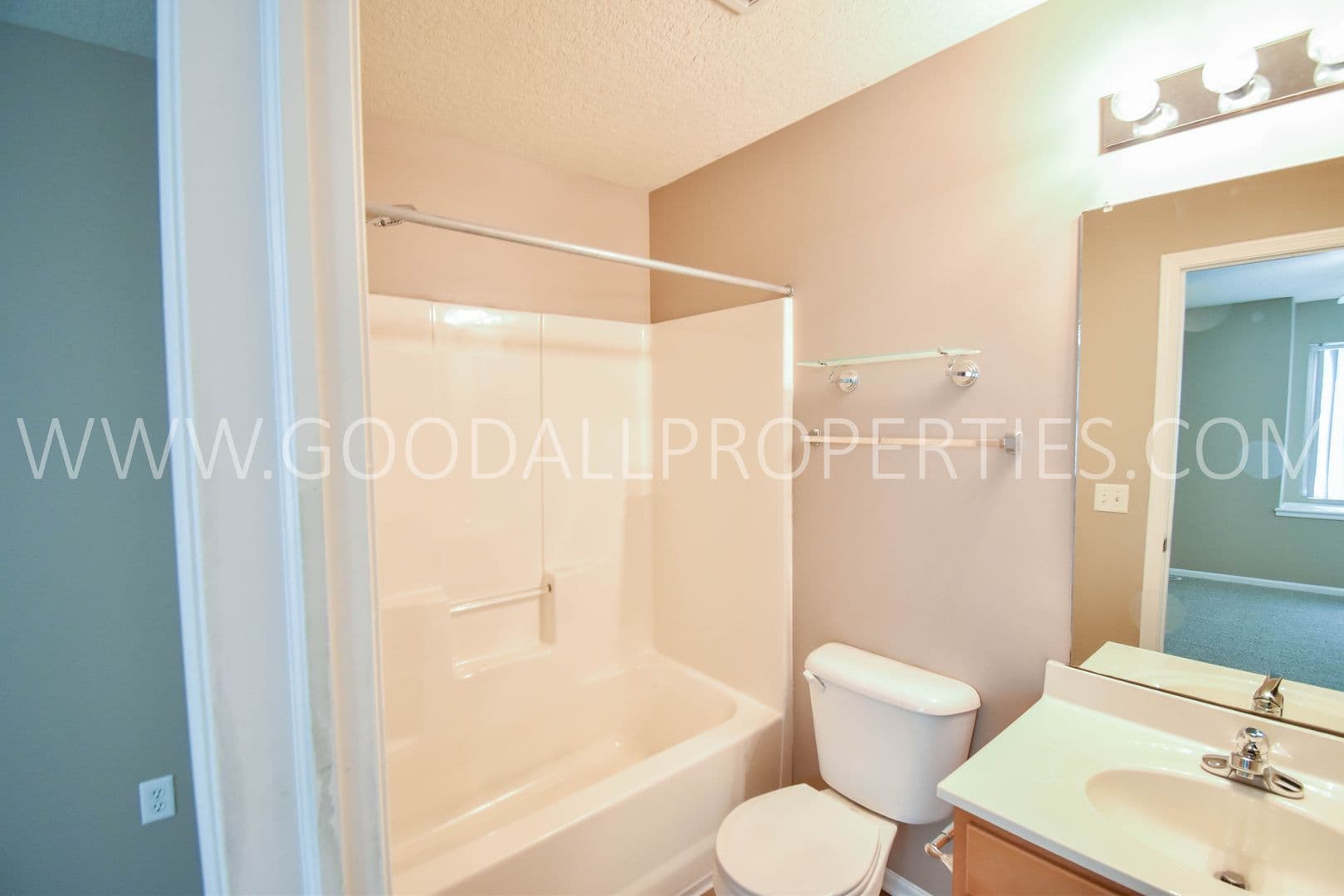 West Des Moines Townhome: 8601 Westown Pkwy #12104