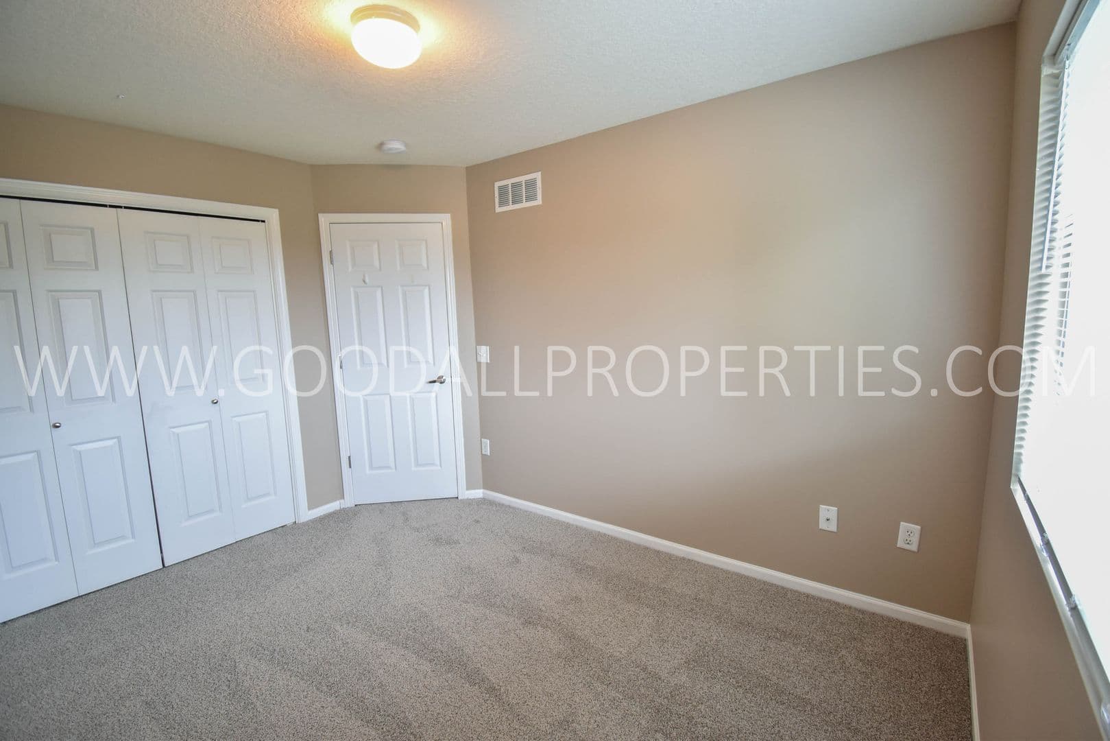 West Des Moines Townhome: 8601 Westown Pkwy #12104