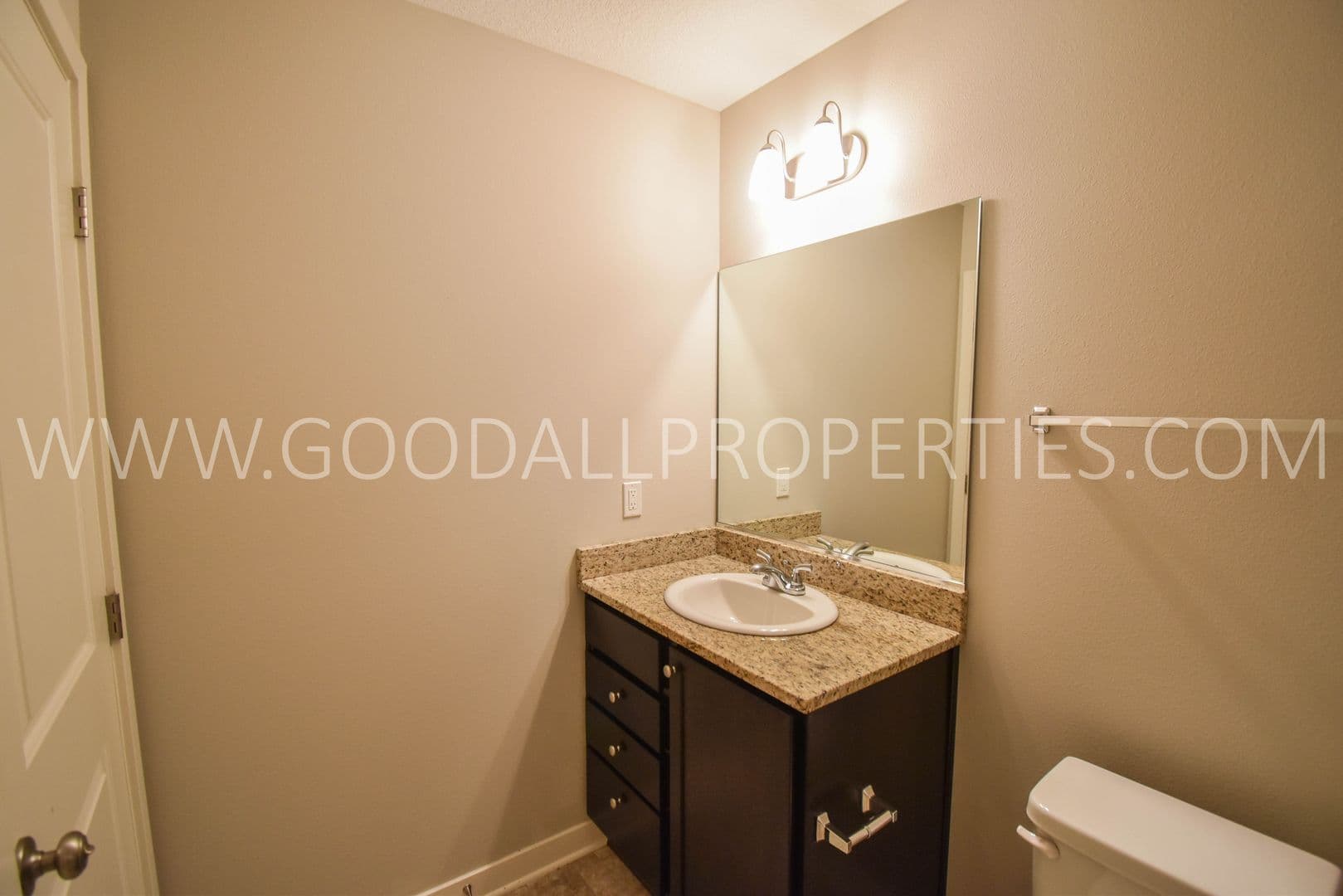 West Des Moines Townhome: 7890 Cottonwood Lane