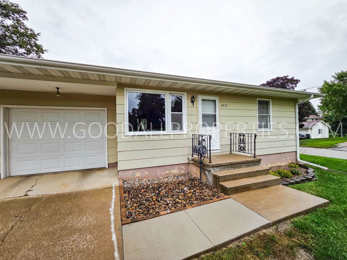 Perry House: 2412 Evelyn Street