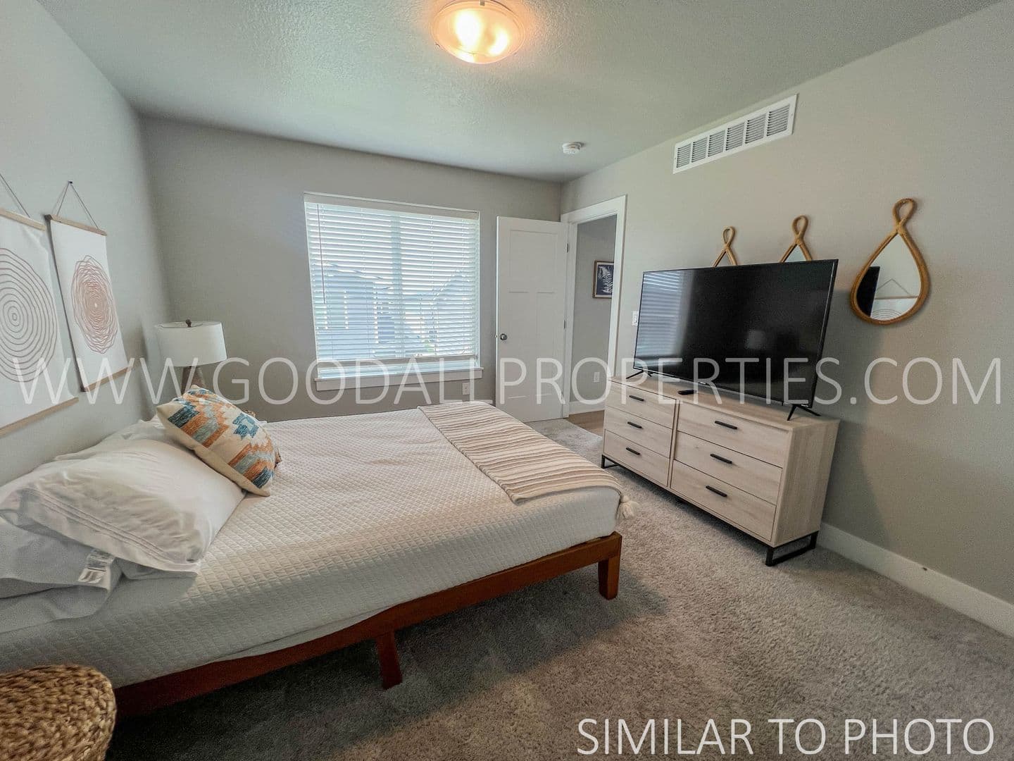 Ankeny House: 610 NE Hunter Drive