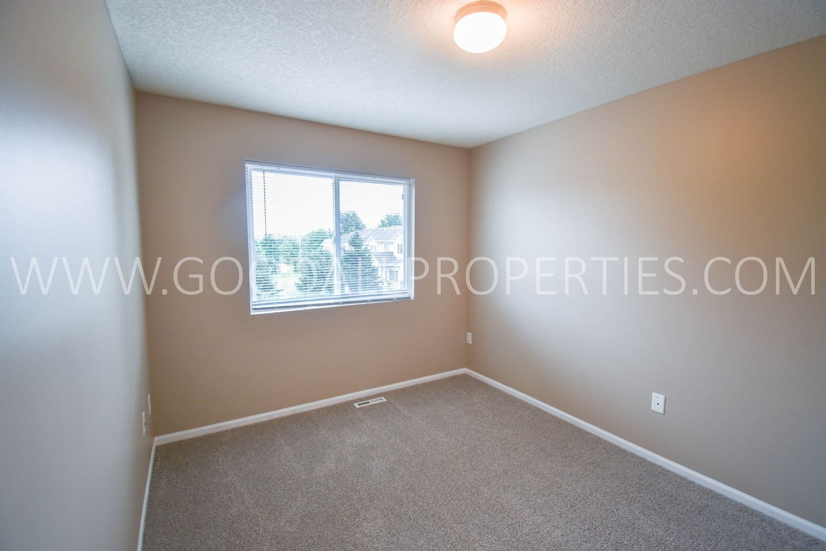 West Des Moines Townhome: 8601 Westown Pkwy #12104