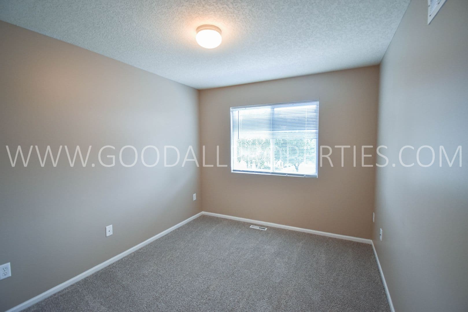 West Des Moines Townhome: 8601 Westown Pkwy #12104