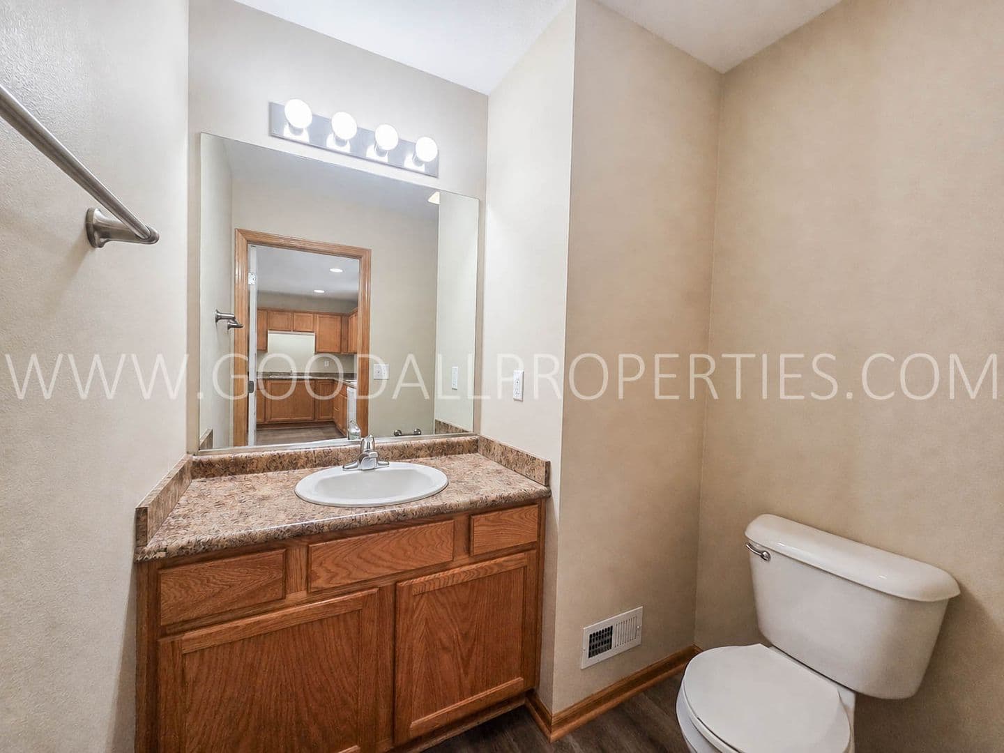 Urbandale Townhome: 15305 Townsend Avenue