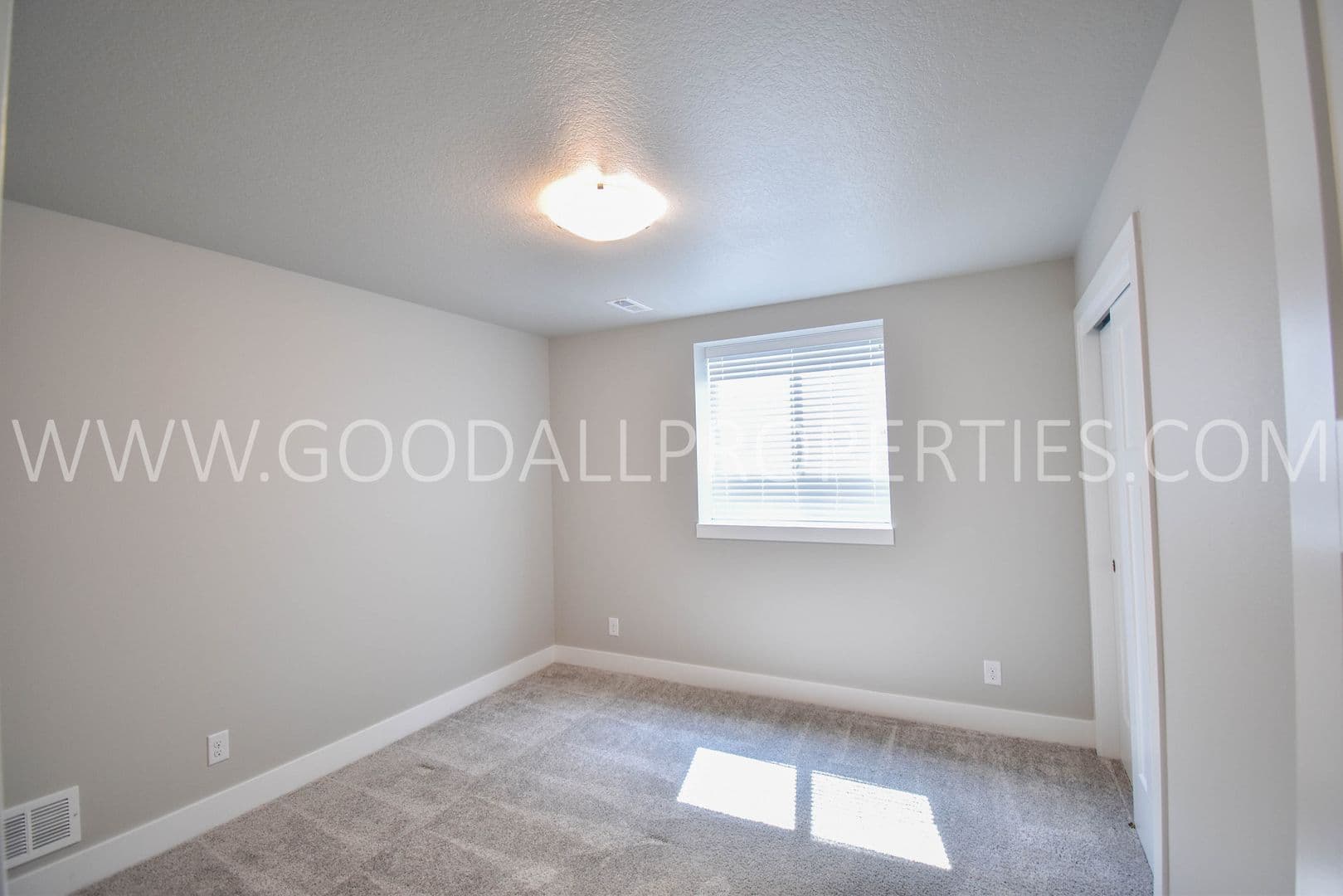 Waukee House: 342 N Warrior Lane