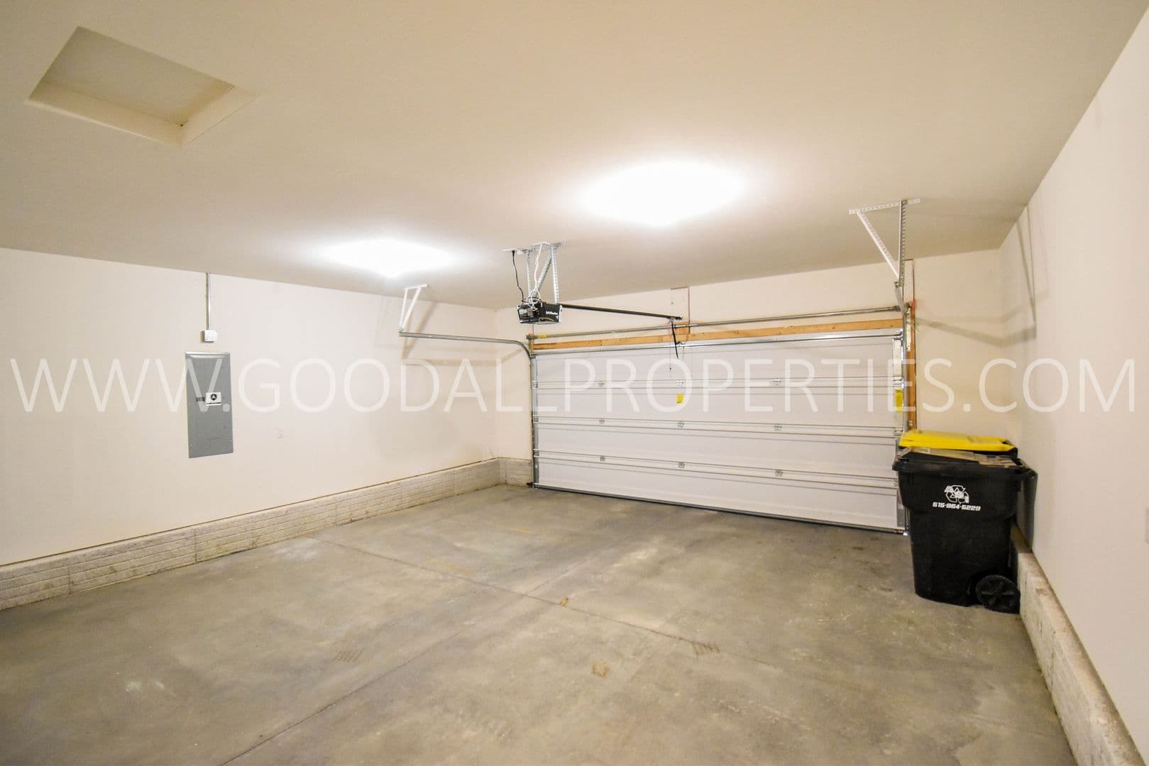 Waukee House: 342 N Warrior Lane