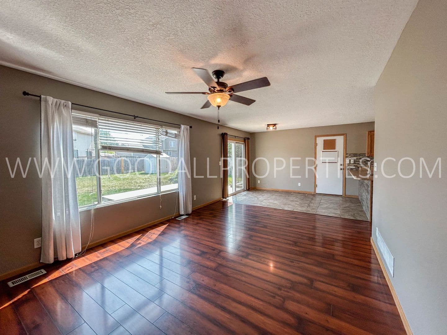 Waukee House: 335 SE Carefree Lane