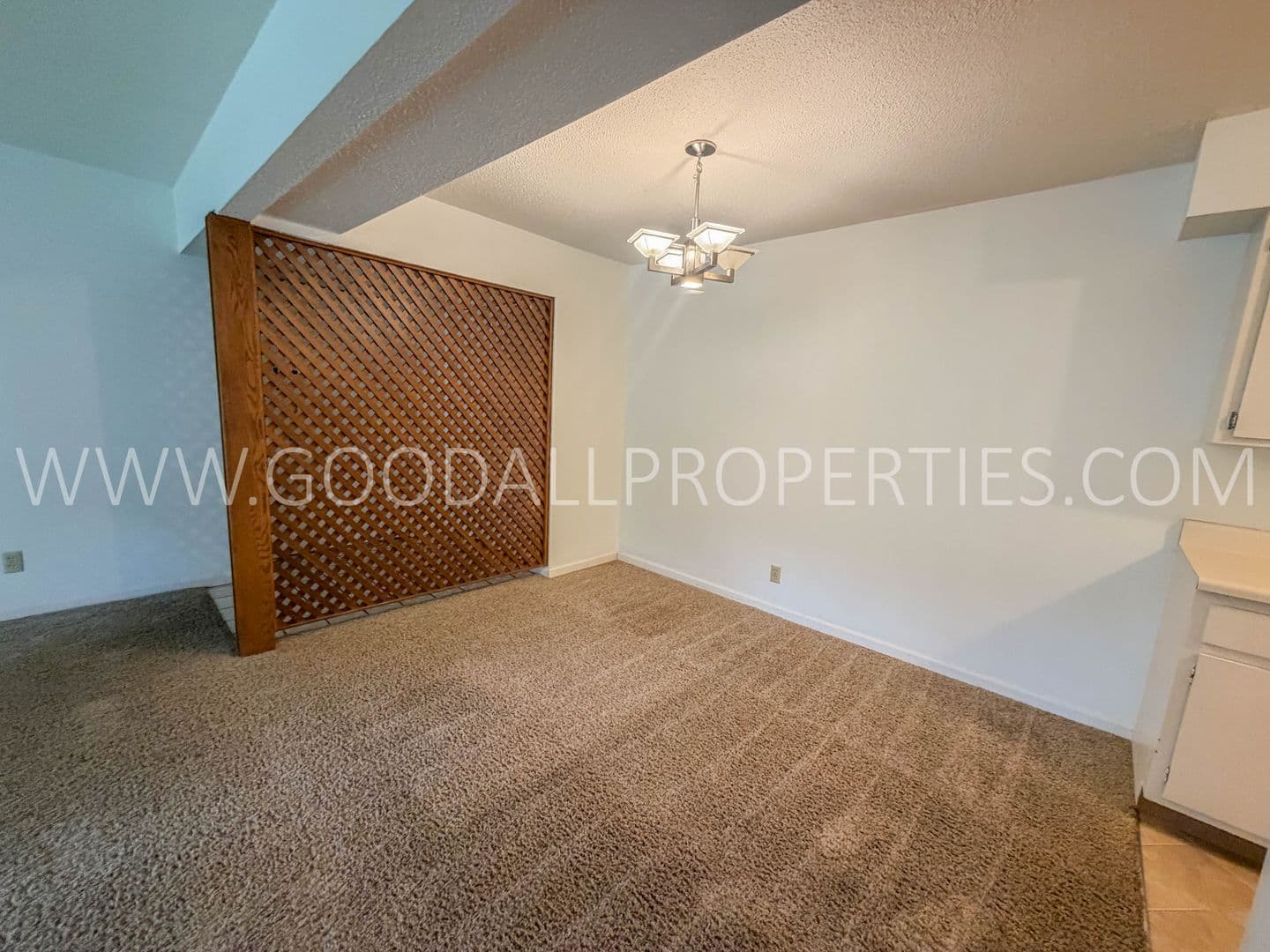 Clive Condo: 9523 University Ave #6