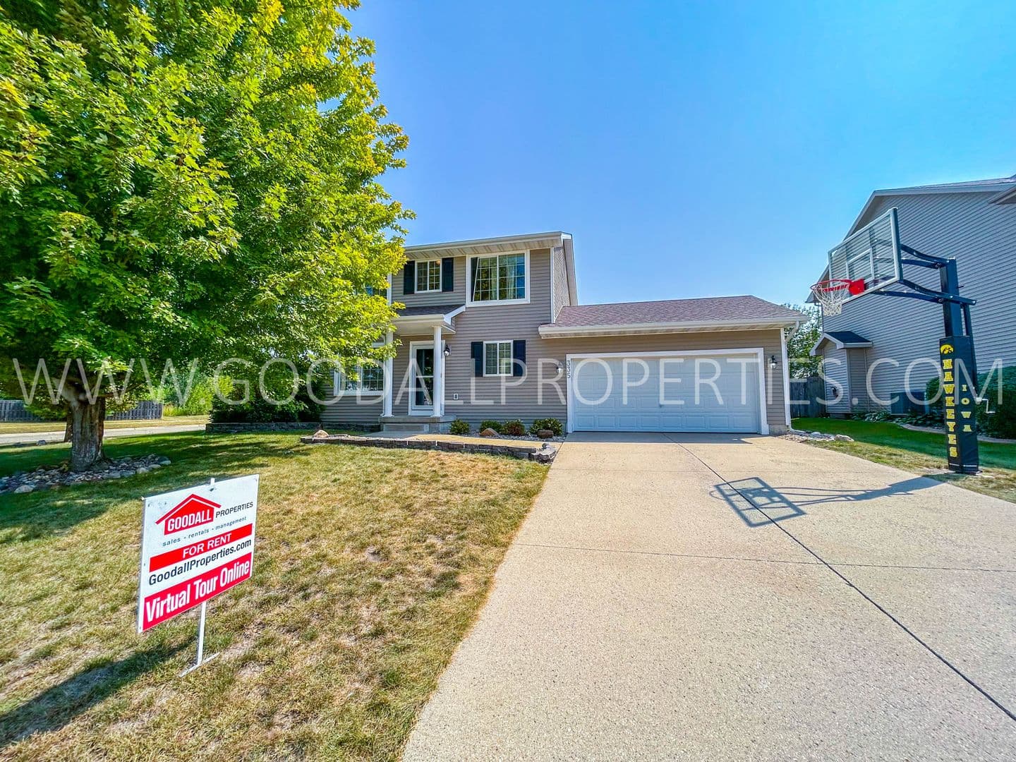 Waukee House: 335 SE Carefree Lane