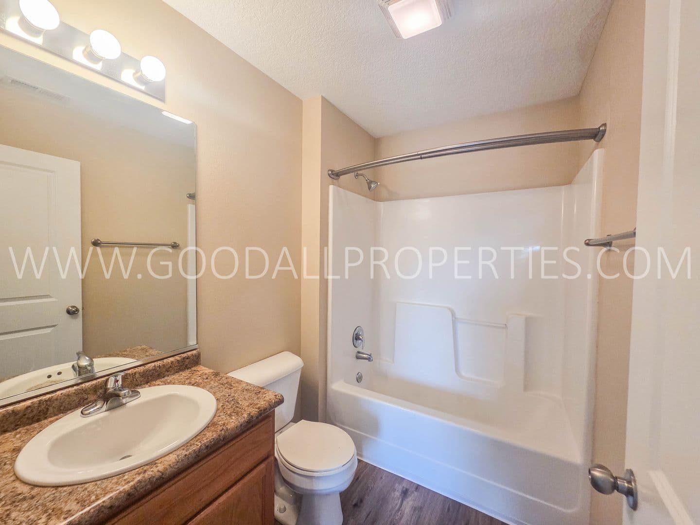 Urbandale Townhome: 15305 Townsend Ave