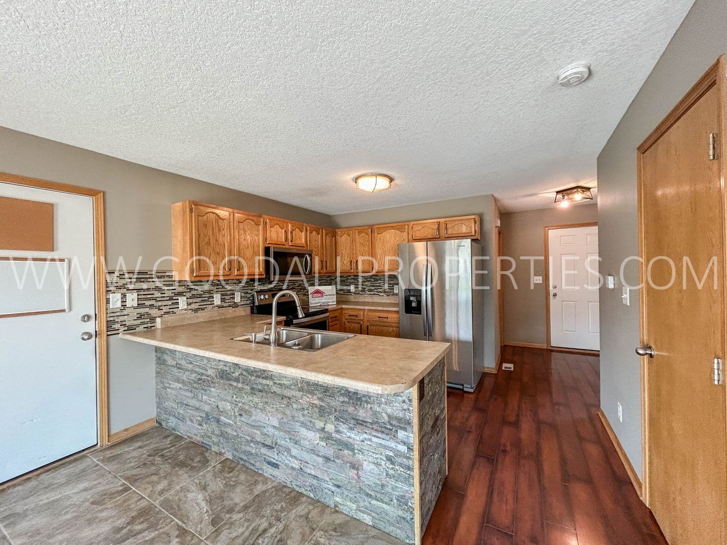 Waukee House: 335 SE Carefree Lane