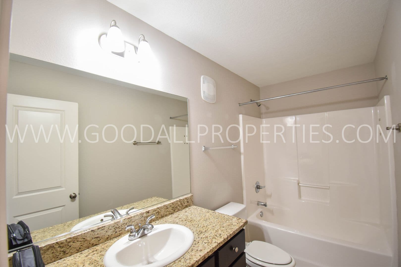 West Des Moines Townhome: 7890 Cottonwood Lane