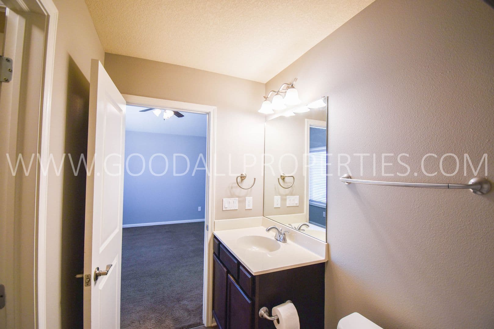 Waukee Townhome: 1255 SE Waddell Way