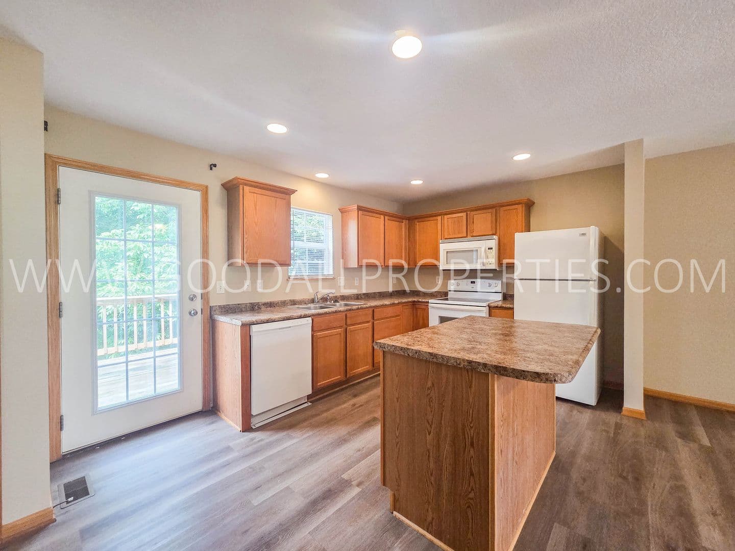 Urbandale Townhome: 15305 Townsend Avenue