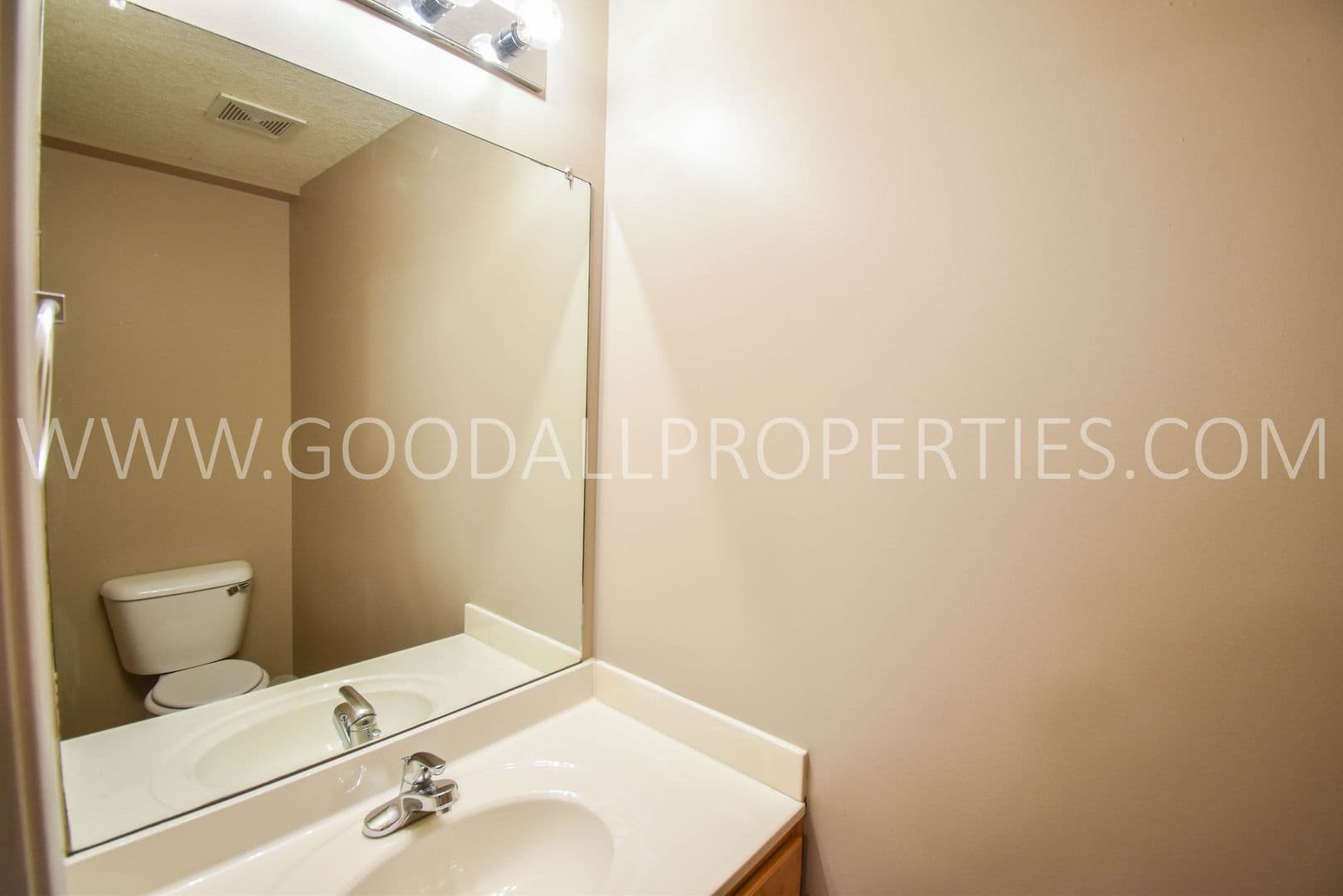 West Des Moines Townhome: 8601 Westown Pkwy #12104