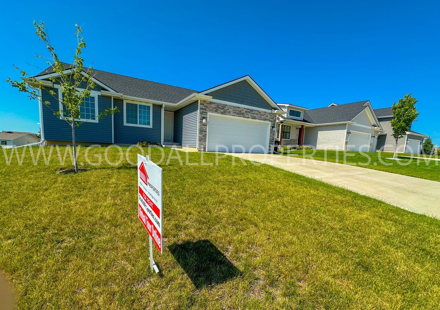 Waukee House: 37 NW Pike Circle