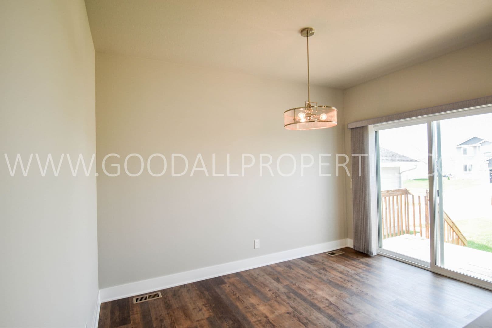 Waukee House: 342 N Warrior Lane
