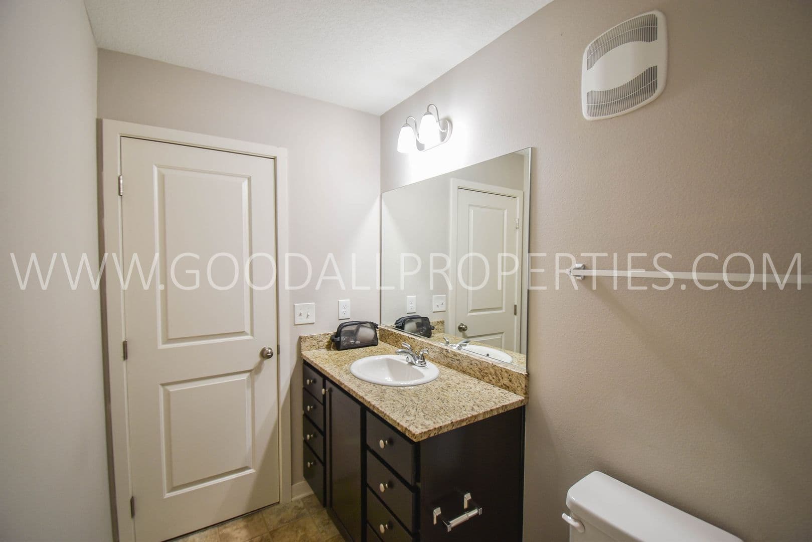 West Des Moines Townhome: 7890 Cottonwood Lane