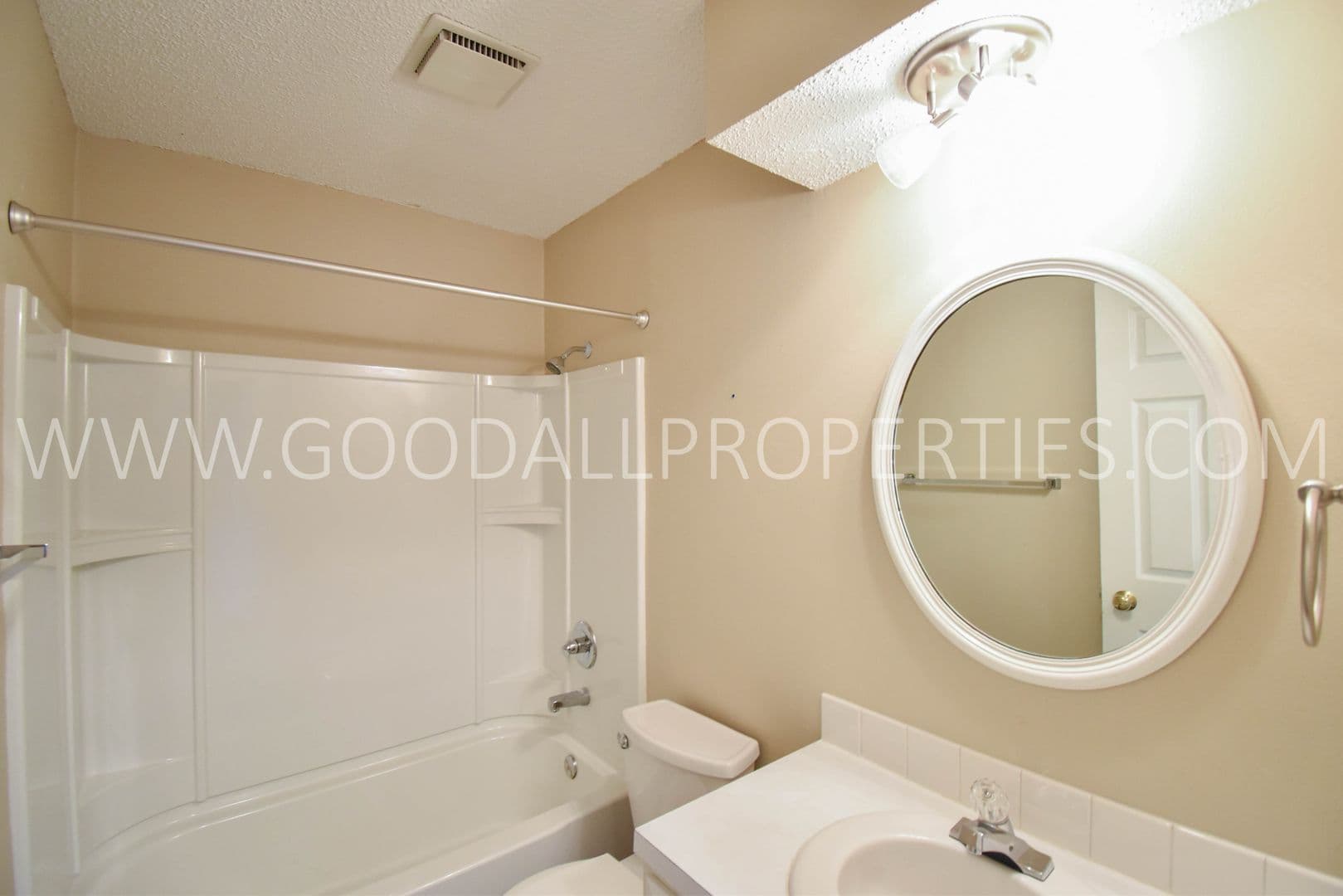 Urbandale House: 9312 Monroe Court