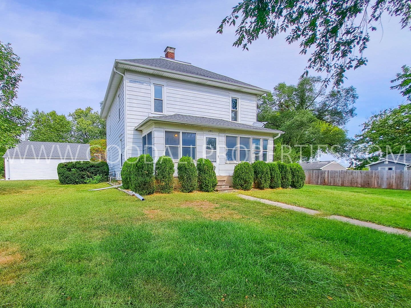 De Soto House: 201 Locust Street