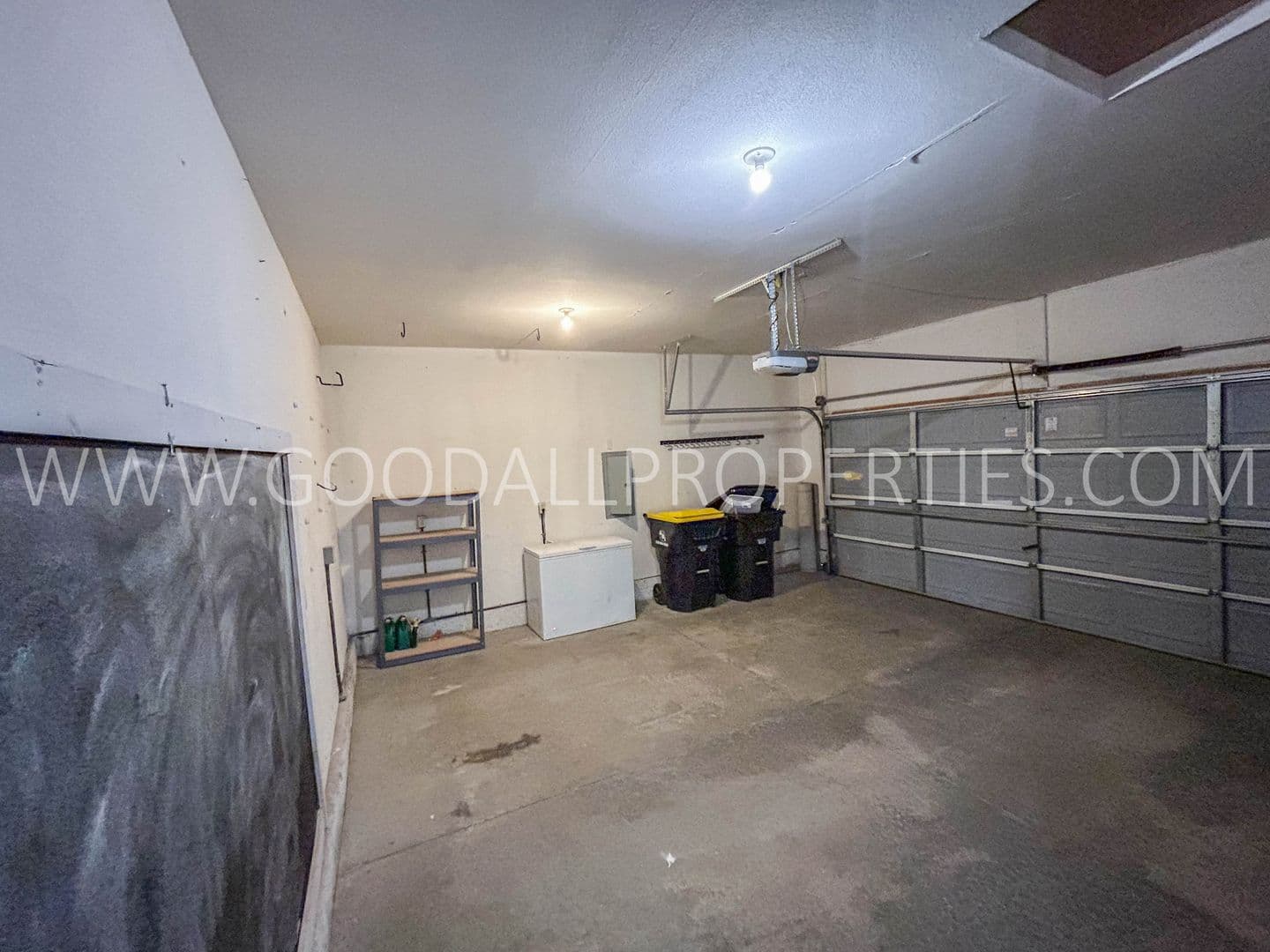 Waukee House: 335 SE Carefree Lane