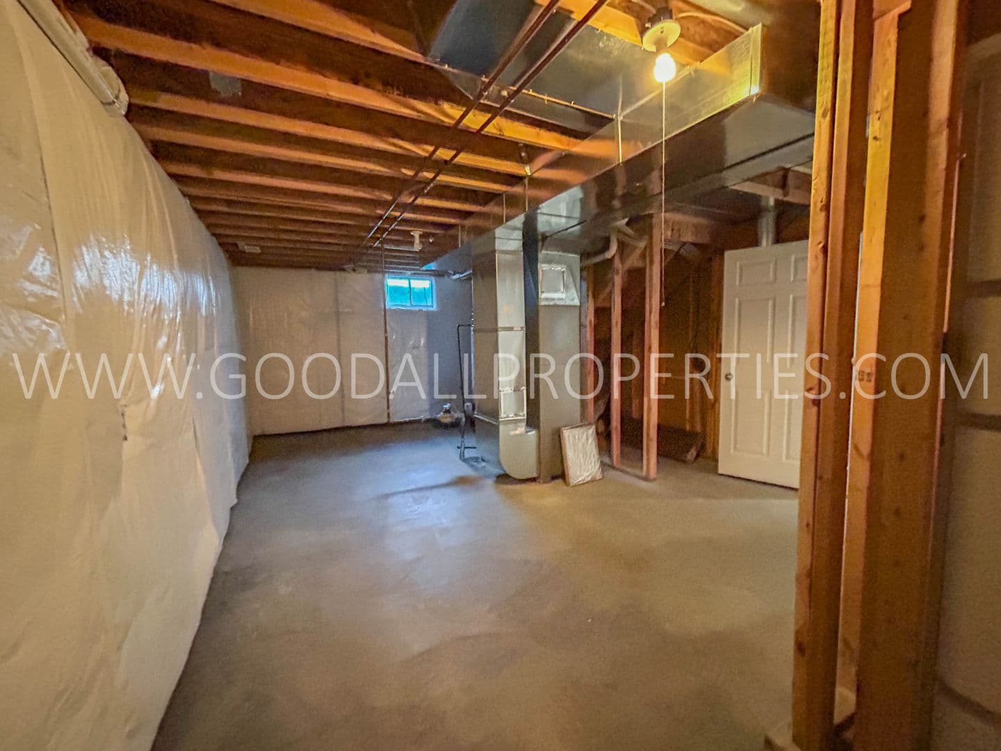 Waukee House: 335 SE Carefree Lane