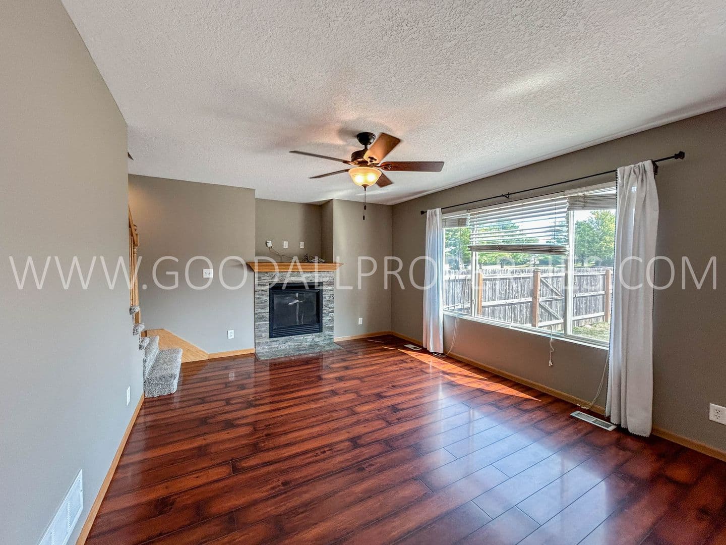 Waukee House: 335 SE Carefree Lane