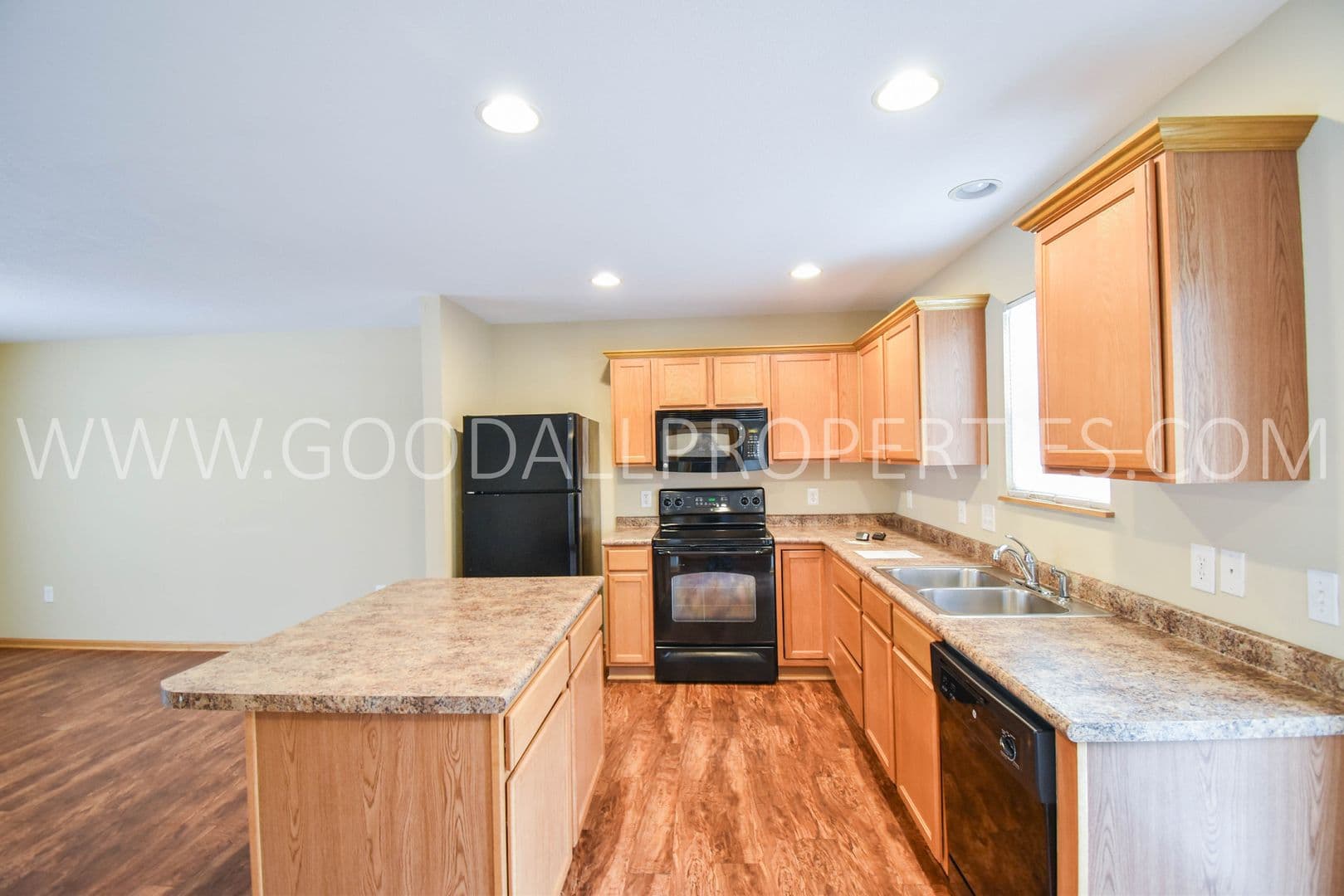 Urbandale Townhome: 15404 Townsend Avenue