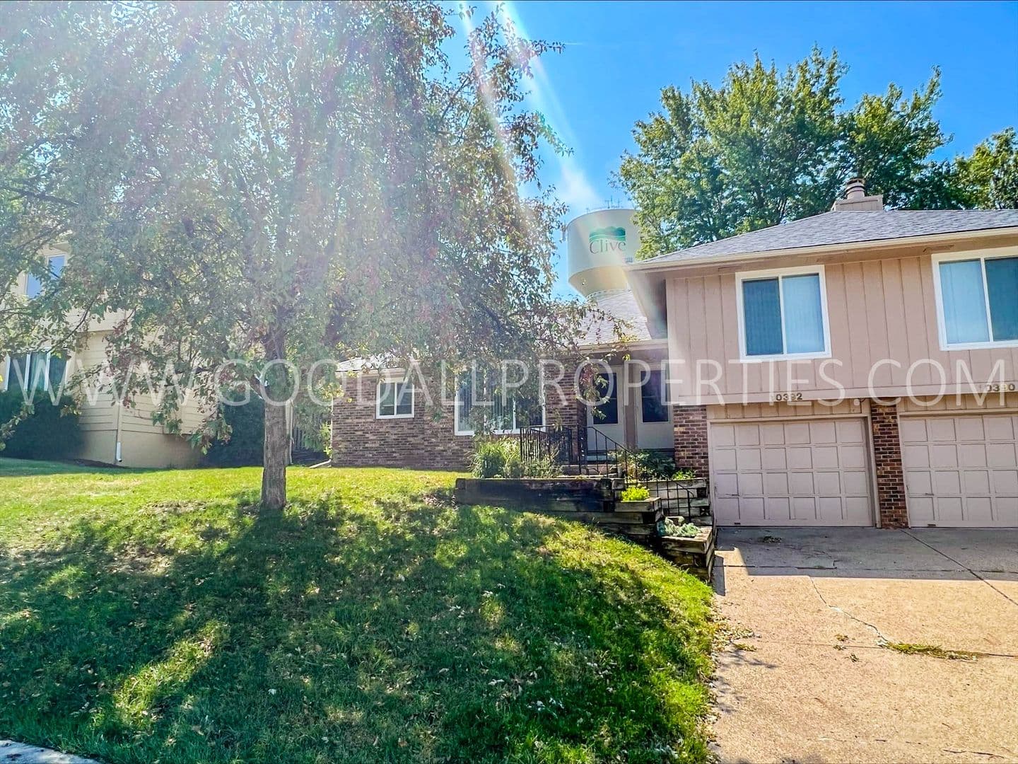 Clive House: 10390 Clark Street