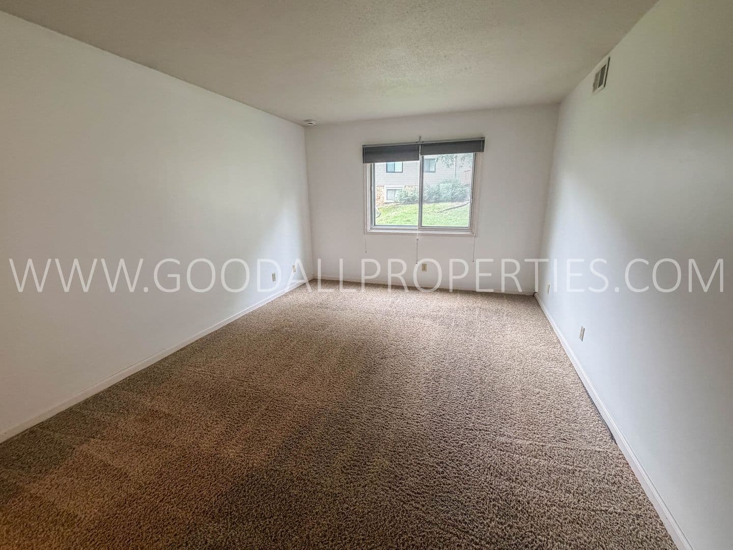 Clive Condo: 9523 University Ave #6