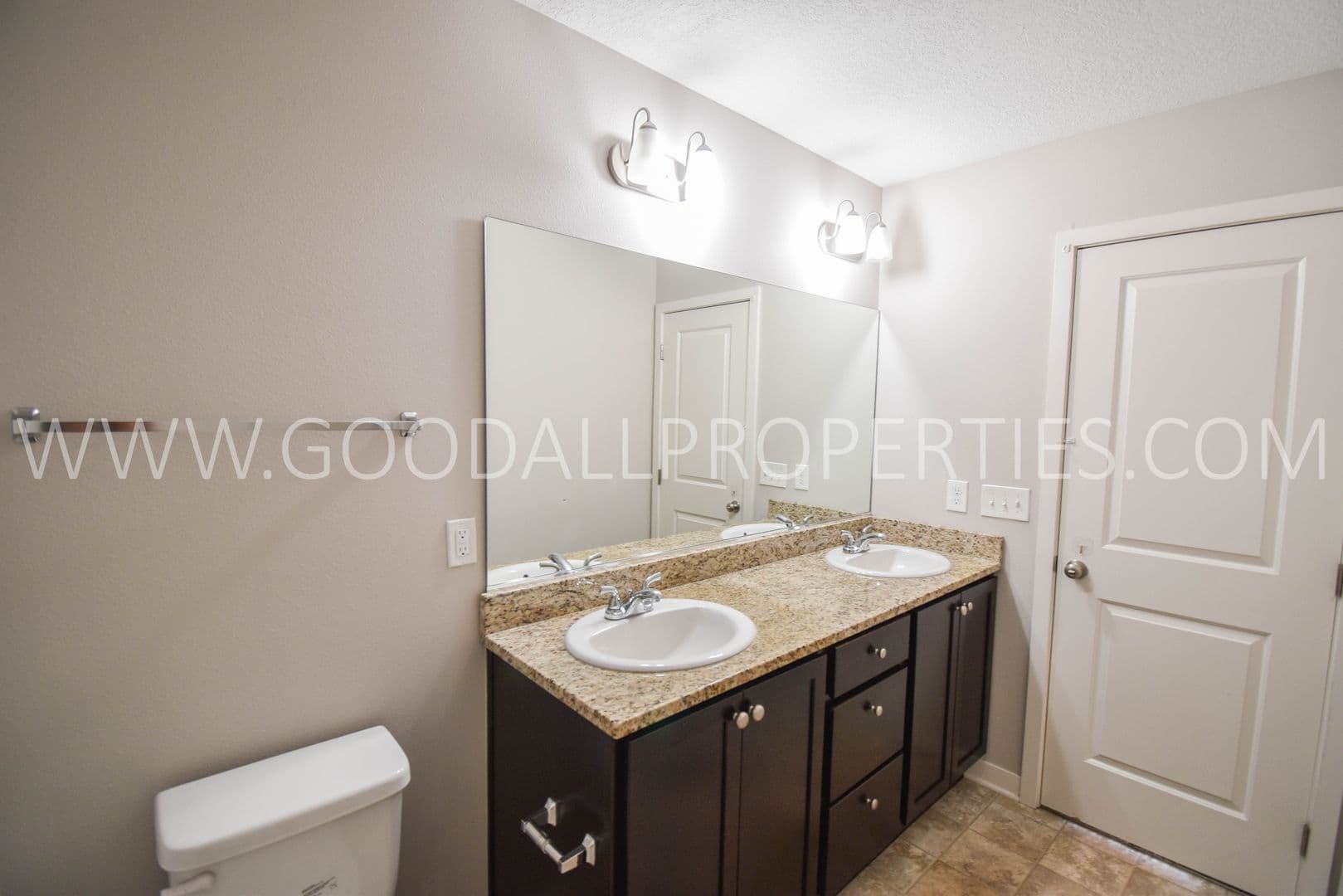 West Des Moines Townhome: 7890 Cottonwood Lane