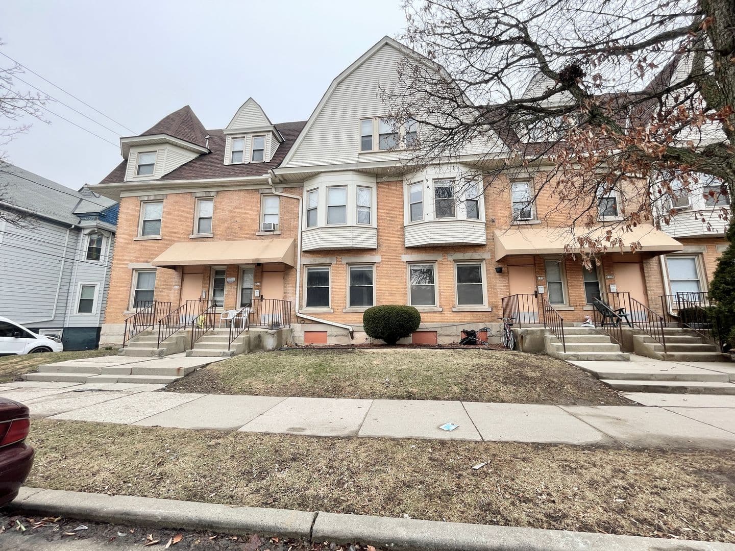 Milwaukee Apartment: 1718-34 E Lafayette Pl