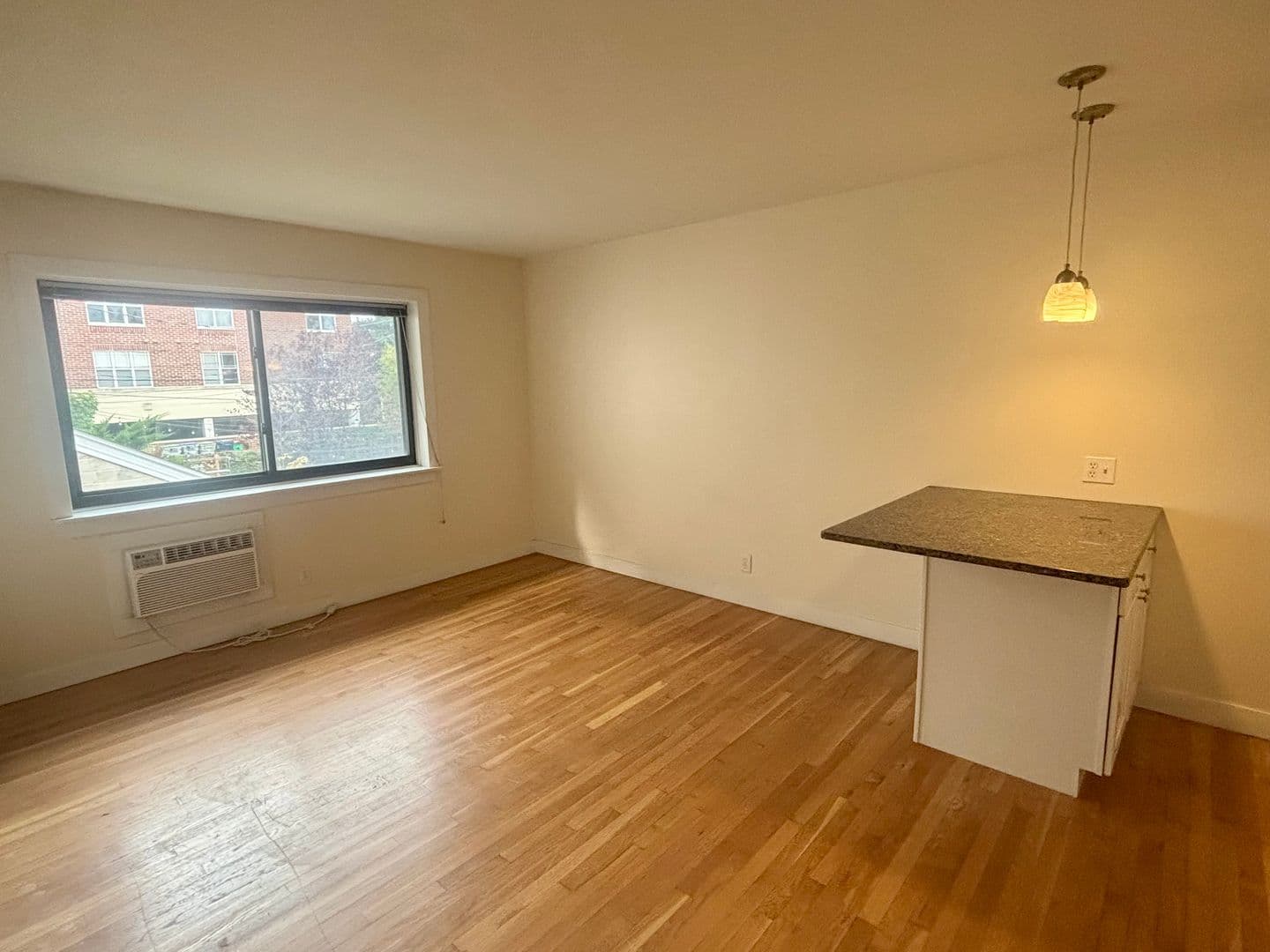 Milwaukee Apartment: 1639 N Farwell Ave