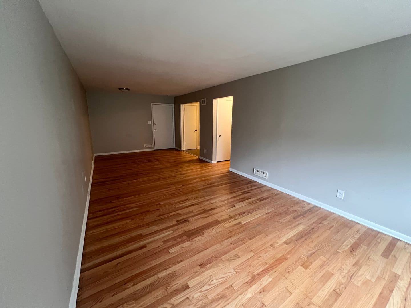 Milwaukee Apartment: 3879 N Humboldt Blvd